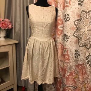 Fitted vintage inspired dress👗